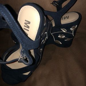 MIA strapping wedges